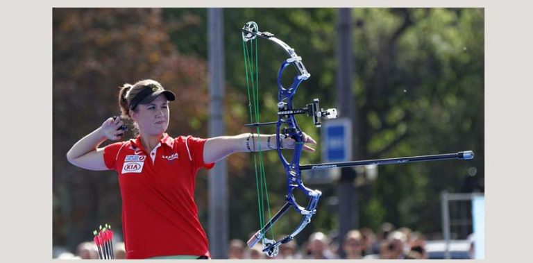 How to hold a bow and arrow - Archery Guide
